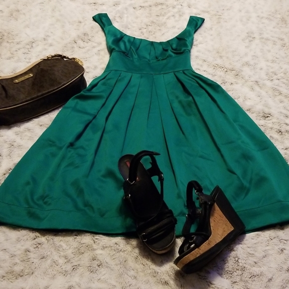 London Times Dresses & Skirts - Size 4 London Times Emerald Green Cocktail Dress